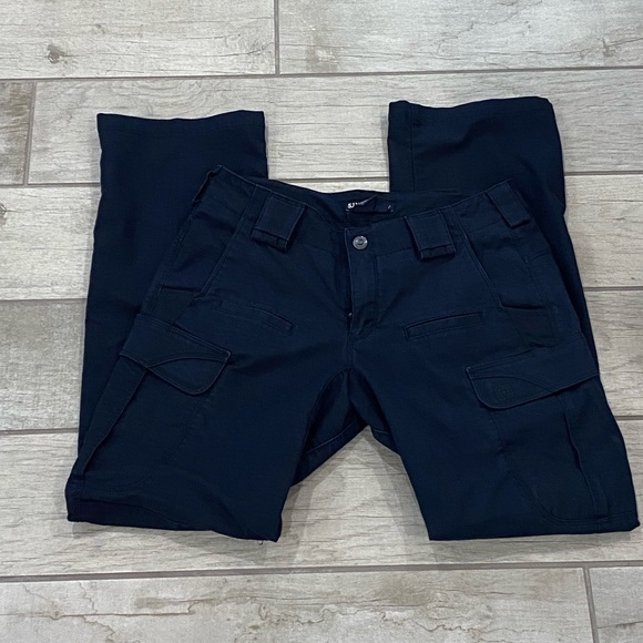 5.11 Stryke women's pants size 4.

Total of 4 pants. 3 khaki and 1 navy blue. - Picture 4 of 13